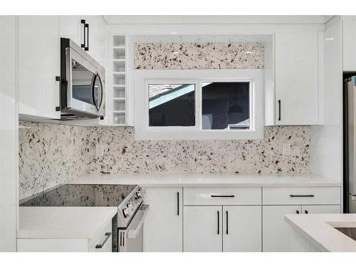 1035 Abbeydale Drive Ne, Calgary, AB - Indoor Photo Showing Kitchen