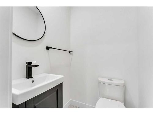 1035 Abbeydale Drive Ne, Calgary, AB - Indoor Photo Showing Bathroom