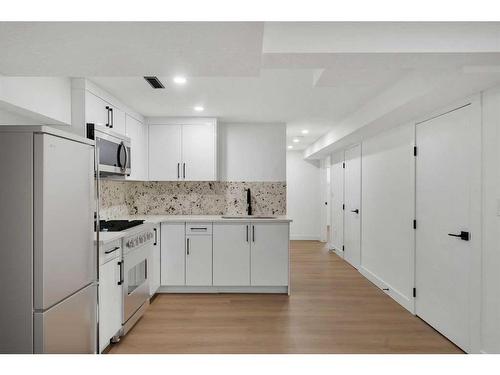 1035 Abbeydale Drive Ne, Calgary, AB - Indoor Photo Showing Kitchen