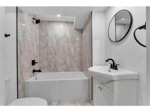 1035 Abbeydale Drive Ne, Calgary, AB - Indoor Photo Showing Bathroom