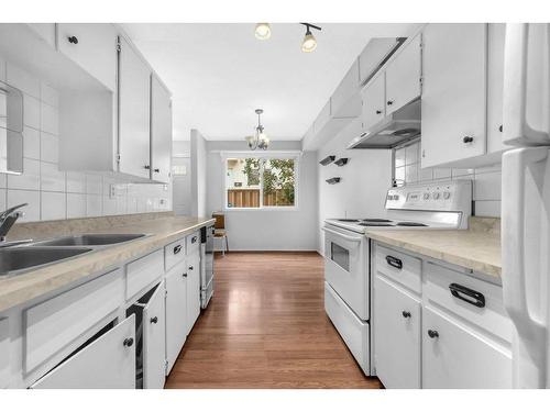 13-4531 7 Avenue Se, Calgary, AB - Indoor Photo Showing Kitchen With Double Sink