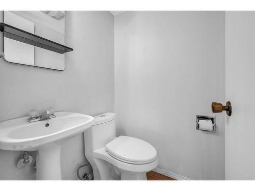 13-4531 7 Avenue Se, Calgary, AB - Indoor Photo Showing Bathroom