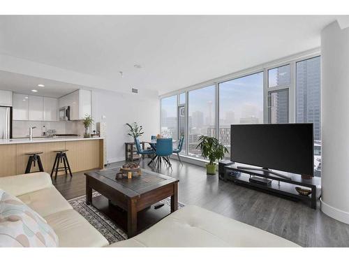 1102-510 6 Avenue Se, Calgary, AB - Indoor Photo Showing Living Room