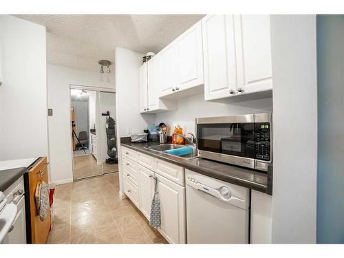 312-1919 36 Street Sw, Calgary, AB - Indoor Photo Showing Kitchen With Double Sink