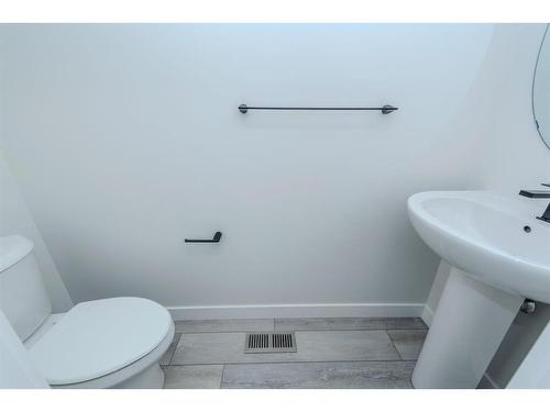 70 Cobbleridge Place Sw, Airdrie, AB - Indoor Photo Showing Bathroom