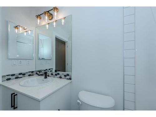 70 Cobbleridge Place Sw, Airdrie, AB - Indoor Photo Showing Bathroom