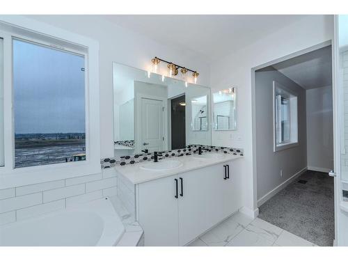 70 Cobbleridge Place Sw, Airdrie, AB - Indoor Photo Showing Bathroom