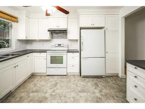 4124 Brisebois Drive Nw, Calgary, AB - Indoor Photo Showing Kitchen With Double Sink