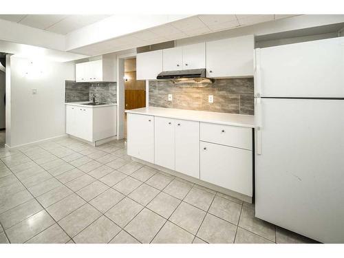 4124 Brisebois Drive Nw, Calgary, AB - Indoor Photo Showing Kitchen