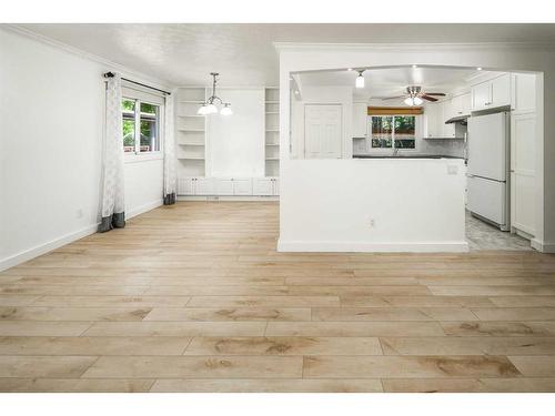 4124 Brisebois Drive Nw, Calgary, AB - Indoor Photo Showing Kitchen