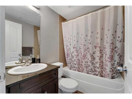 303-7130 80 Avenue Ne, Calgary, AB - Indoor Photo Showing Bathroom