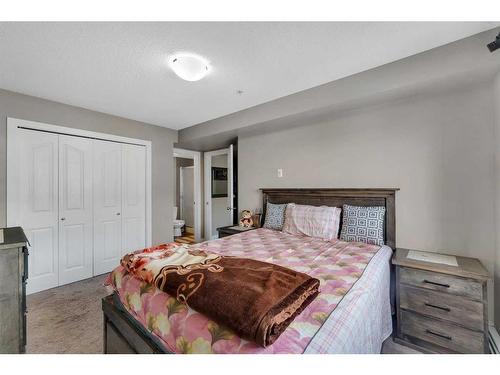 303-7130 80 Avenue Ne, Calgary, AB - Indoor Photo Showing Bedroom