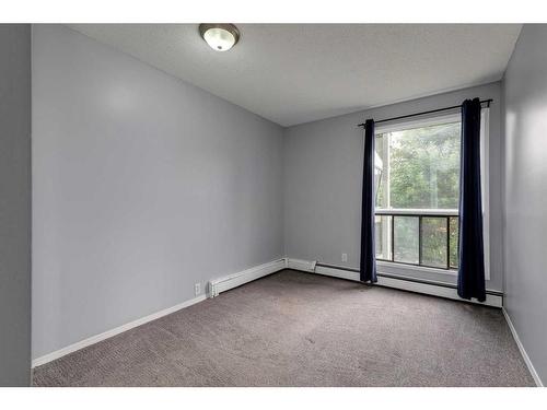 121-10120 Brookpark Boulevard Sw, Calgary, AB - Indoor Photo Showing Other Room