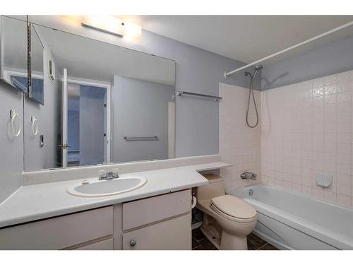 121-10120 Brookpark Boulevard Sw, Calgary, AB - Indoor Photo Showing Bathroom