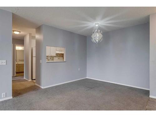 121-10120 Brookpark Boulevard Sw, Calgary, AB - Indoor Photo Showing Other Room