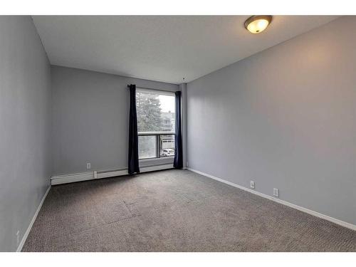 121-10120 Brookpark Boulevard Sw, Calgary, AB - Indoor Photo Showing Other Room