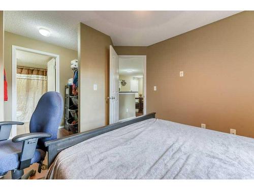 1212-16969 24 Street Sw, Calgary, AB - Indoor Photo Showing Bedroom