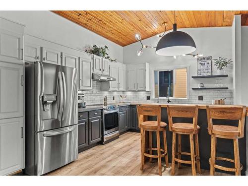 125 Woodbend Way, Okotoks, AB - Indoor Photo Showing Kitchen With Upgraded Kitchen