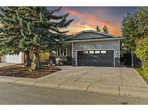 125 Woodbend Way, Okotoks, AB - Outdoor