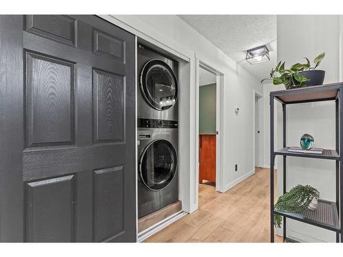 125 Woodbend Way, Okotoks, AB - Indoor Photo Showing Laundry Room