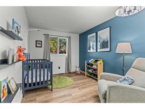 125 Woodbend Way, Okotoks, AB - Indoor Photo Showing Bedroom