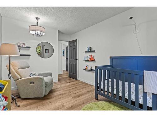 125 Woodbend Way, Okotoks, AB - Indoor Photo Showing Bedroom