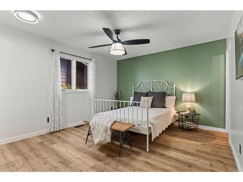 125 Woodbend Way, Okotoks, AB - Indoor Photo Showing Bedroom