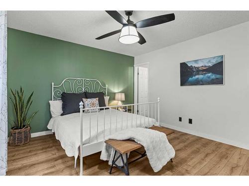 125 Woodbend Way, Okotoks, AB - Indoor Photo Showing Bedroom