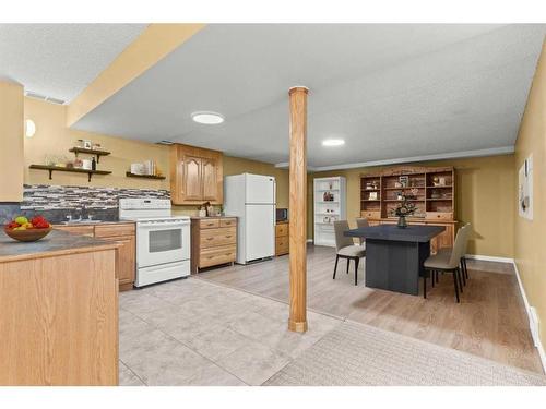 125 Woodbend Way, Okotoks, AB - Indoor Photo Showing Kitchen