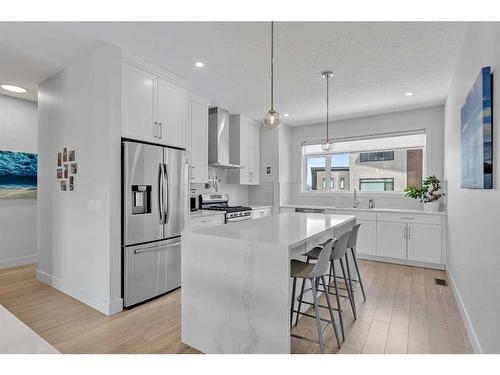 20 Royal Elm Green Nw, Calgary, AB - Indoor Photo Showing Kitchen With Upgraded Kitchen