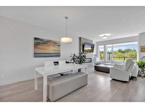 20 Royal Elm Green Nw, Calgary, AB - Indoor Photo Showing Living Room