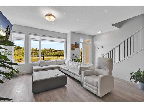 20 Royal Elm Green Nw, Calgary, AB - Indoor Photo Showing Living Room