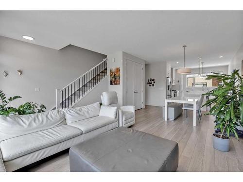 20 Royal Elm Green Nw, Calgary, AB - Indoor Photo Showing Living Room