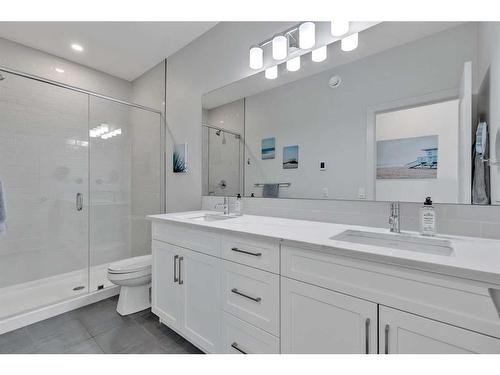 20 Royal Elm Green Nw, Calgary, AB - Indoor Photo Showing Bathroom