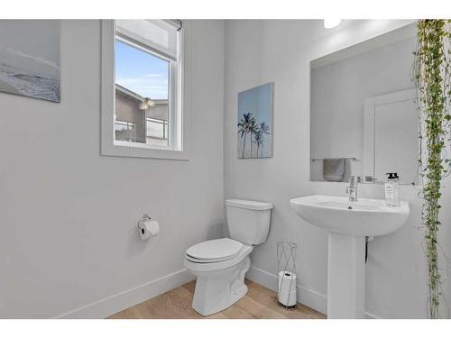 20 Royal Elm Green Nw, Calgary, AB - Indoor Photo Showing Bathroom