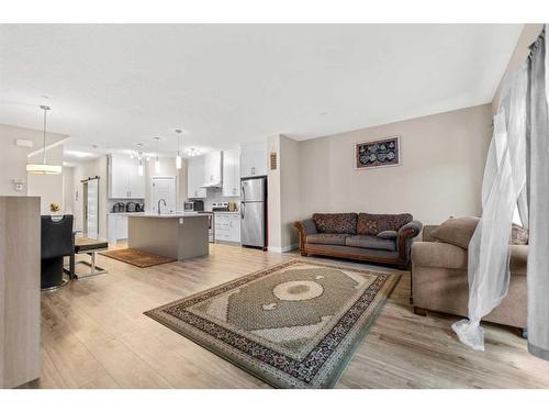 176 Howse Avenue Ne, Calgary, AB - Indoor Photo Showing Living Room