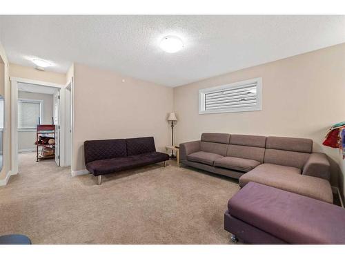 176 Howse Avenue Ne, Calgary, AB - Indoor