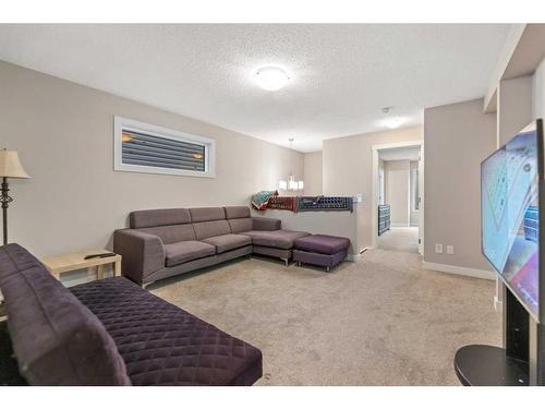 176 Howse Avenue Ne, Calgary, AB - Indoor Photo Showing Living Room