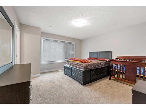 176 Howse Avenue Ne, Calgary, AB - Indoor Photo Showing Bedroom