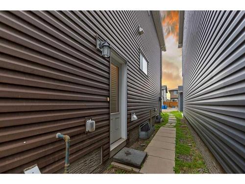 176 Howse Avenue Ne, Calgary, AB -  With Exterior