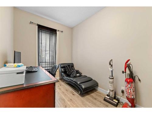 176 Howse Avenue Ne, Calgary, AB - Indoor