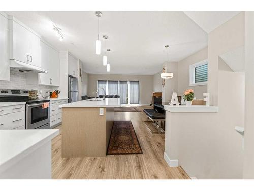 176 Howse Avenue Ne, Calgary, AB - Indoor Photo Showing Kitchen With Upgraded Kitchen