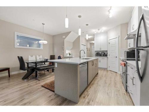 176 Howse Avenue Ne, Calgary, AB - Indoor Photo Showing Kitchen With Upgraded Kitchen