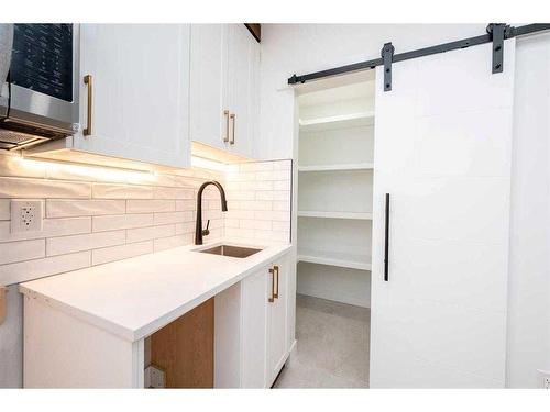 105 Hartford Road Nw, Calgary, AB - Indoor Photo Showing Kitchen