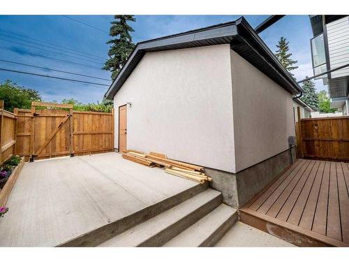 105 Hartford Road Nw, Calgary, AB - Outdoor With Exterior