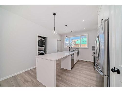 208 Lucas Place Nw, Calgary, AB - Indoor Photo Showing Kitchen With Upgraded Kitchen