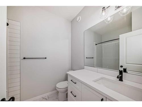 208 Lucas Place Nw, Calgary, AB - Indoor Photo Showing Bathroom