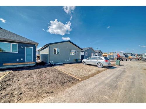 208 Lucas Place Nw, Calgary, AB - Outdoor