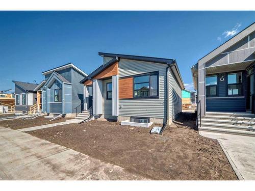 208 Lucas Place Nw, Calgary, AB - Outdoor