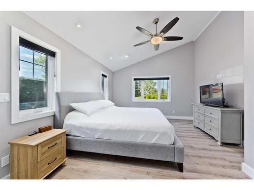 3 Glenview Crescent Sw, Calgary, AB - Indoor Photo Showing Bedroom